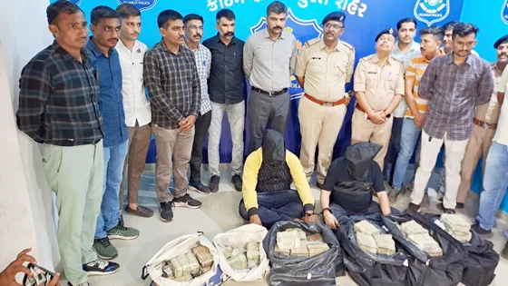 ब्लैक मनी को व्हाइट कराना पड़ा महंगा, रास्ते से 5 करोड़ लूट ले गए बदमाश, पुलिस ने साजिश को किया नाकाम