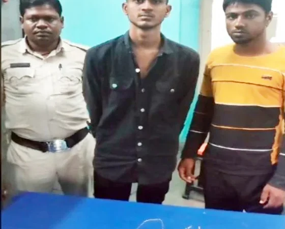 चेन स्नैचिंग का भांडाफोड़ : पुलिस ने दो अंतरराज्यीय बदमाशों को किया गिरफ्तार
