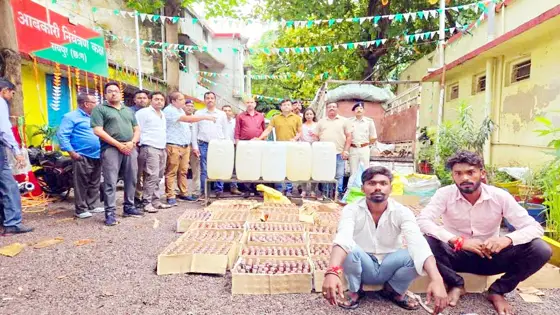 आबकारी विभाग की बड़ी कार्रवाई, डिप्टी कमिश्नर ने कोचिया बनकर पकड़ी खेप, 40 पेटी नकली शराब जब्त