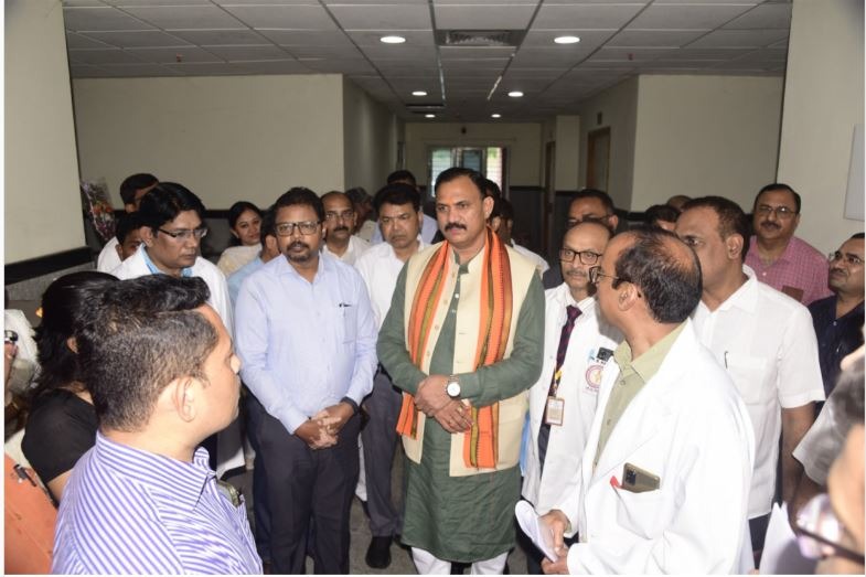 मरीजों की परेशानी और सिम्स प्रबंधन की कार्यशैली से स्वास्थ्य मंत्री जायसवाल नाराज, डीन और एम.एस.  को किया निलंबित