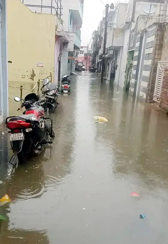 राजधानी रायपुर के कई इलाके जलमग्न