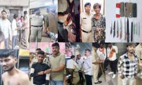 गणेश विसर्जन झांकी में चाकू, ब्लेड, कैंची लेकर आए 60 बदमाशों को पु​लिस ने किया गिरफ्तार