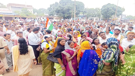 बड्स एक्ट को लेकर पांच सौ निवेशकों ने दी गिरफ्तारी,तहसीलदार को सौंपा प्रधानमंत्री के नाम अपनी मांग को लेकर ज्ञापन