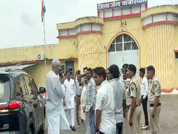 जेल में बंद लोगों से मिले टीएस सिंहदेव, पूर्व डिप्टी CM बोले- जो लोग गांव में नहीं थे, उन्हें भी जेल में डाला गया