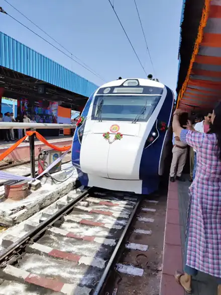 दुर्ग से विशाखापट्‌टनम के बीच चलेगी वंदेभारत, सफर में 3 घंटे कम लगेंगे