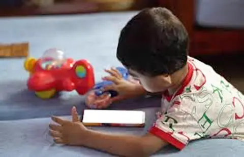 रील्स देखने की लत बना रही है बीमार, बच्चों की पढ़ाई पर बुरा असर