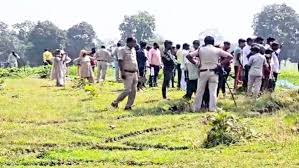 अवैध कब्जे पर चला वन विभाग का बुल्डोजर, 42 परिवारों को सरकारी जमीन से किया गया बेदखल