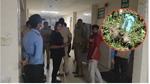 स्कूल ड्रेस में खून से लथपथ बेहोशी की हालत में मिली छात्रा, इलाके में फैली सनसनी, जांच में जुटी पुलिस