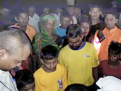 20 लोगों से भरी पिकअप नहर में गिरी, 2 बच्चे लापता