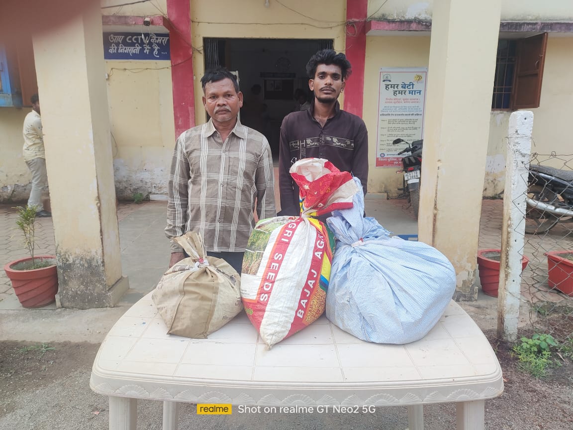 थाना पामगढ़ पुलिस द्वारा अलग अलग जगहों से 56.660 M.L. लीटर अवैध कच्ची महुआ शराब के साथ 02 आरोपियों को किया गिरफ्तार