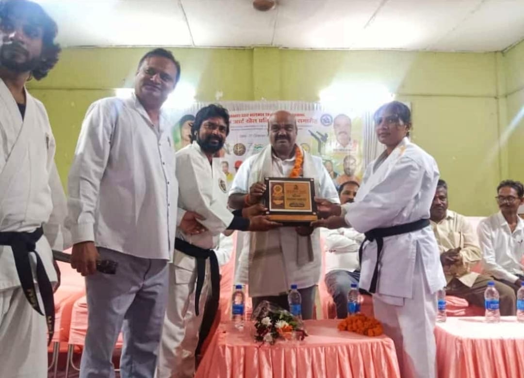 कराटे सेल्फ डिफेंस ट्रेनिंग प्रोग्राम एवं मार्शल आर्ट प्रतिभा सम्मान समारोह का आयोजन