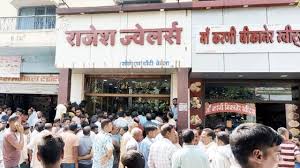 बलरामपुर जिले में 5 करोड़ के सोने के जेवरात और 7 लाख कैश लूटने के मामले में 7 आरोपी गिरफ्तार