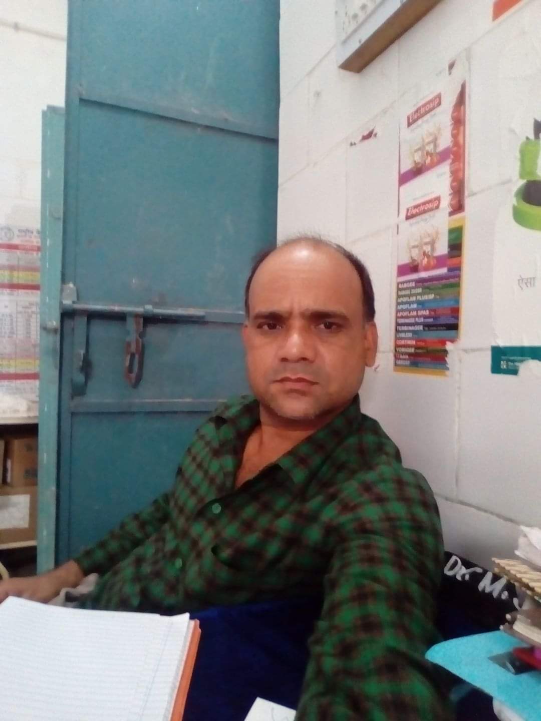 सरकारी डॉक्टर ने शासकीय भूमि पर मकान बनाकर किया अवैध अतिक्रमण