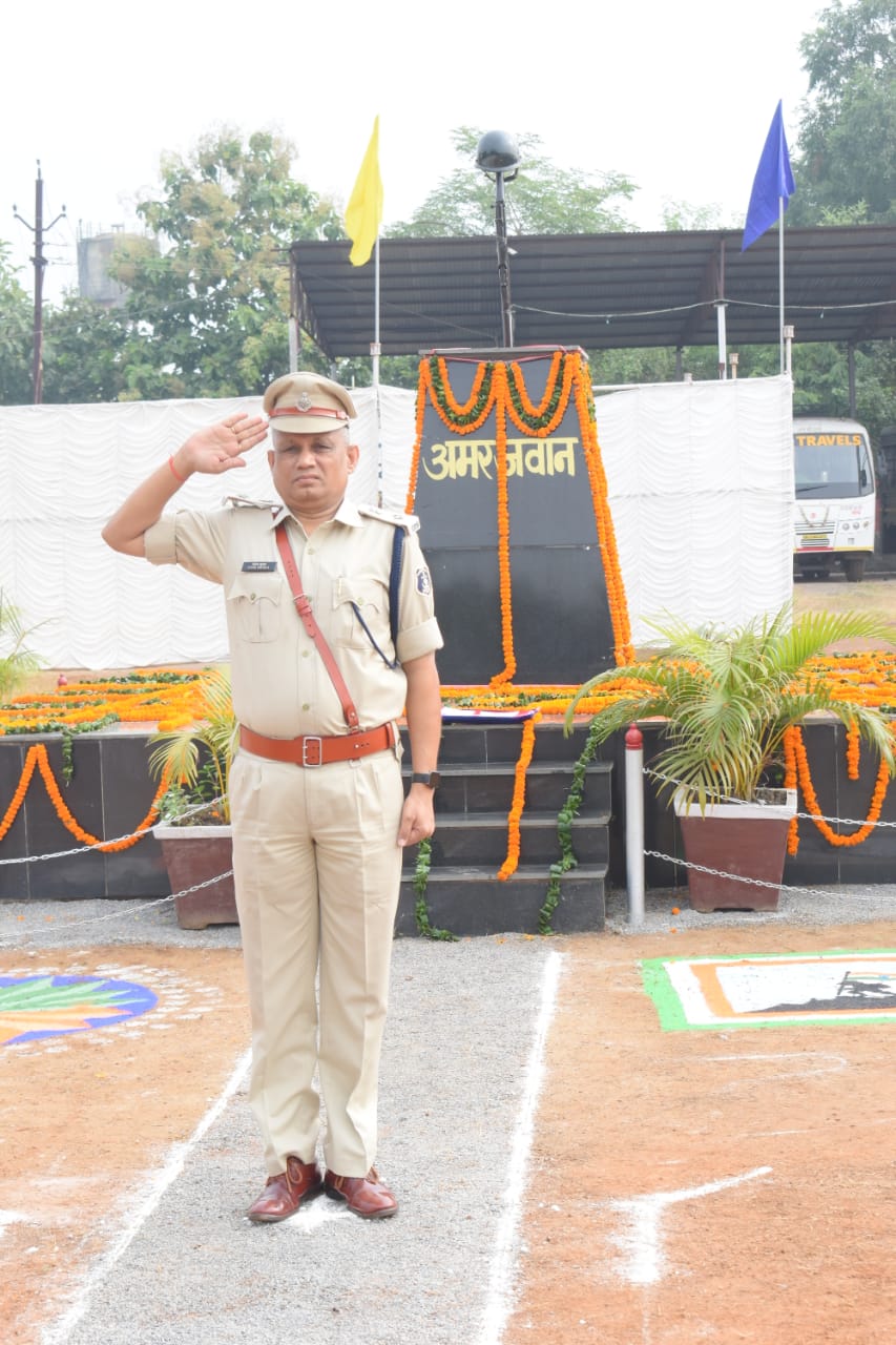 कर्तव्य के बलिबेदी पर अपने प्राणों की आहुति देने वाले वीर पुलिस जवानों की याद में पुलिस लाईन खोखरा भाँठा जांजगीर में पुलिस स्मृति दिवस मनाया गया
