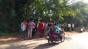 पिकअप पलटने से एक दर्जन से अधिक महिला-पुरुष घायल, एक की मौत