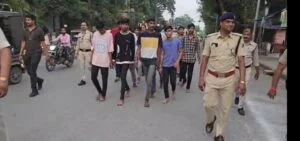 जहां फैलाई थी दहशत, पुलिस ने वहीं निकाला जुलूस