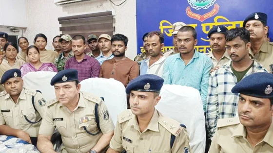 बलरामपुर जिले में 5 करोड़ के जेवरात और 7 लाख कैश लूट मामले में खुलासा, झारखंड के इनामी भाइयों ने मामा-गर्लफ्रेंड संग मिलकर रची साजिश