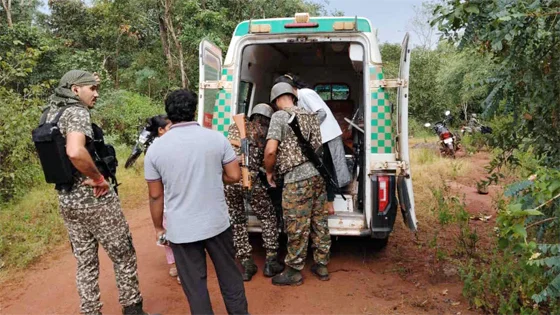 नक्सलियों के लगाए IED में ब्लॉस्ट से दो जवान शहीद, दो घायल…