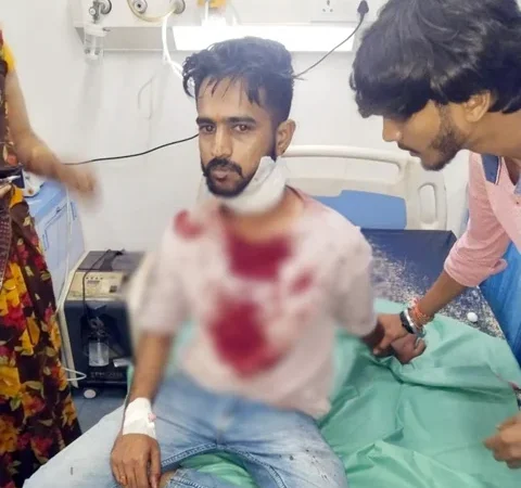 छेड़छाड़ रोकने पर युवक पर चाकू से जानलेवा हमला, आरोपी ने रेता गला