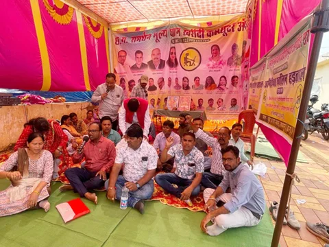 प्रदर्शनकारियों को धरना स्थल खाली करने का फरमान, प्रदर्शन कर रहे संगठनों ने किया विरोध, कहा – मांगें पूरी होने तक देंगे धरना