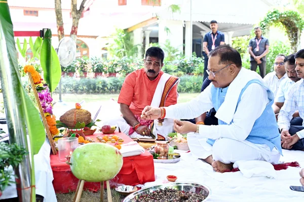 मुख्यमंत्री विष्णु देव साय ने विजयदशमी पर किया शस्त्र पूजन