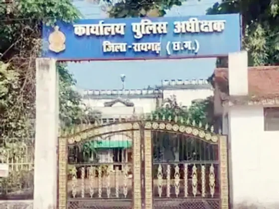 रायगढ़ एसपी ने 2 आरक्षकों को किया सस्पेंड : ट्रक चालक को फर्जी केस में फंसाने की दे रहे थे धमकी