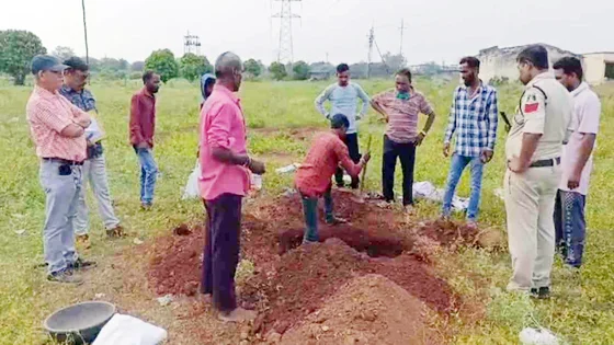 सड़क हादसे में घायल मासूम की इलाज के दौरान मौत, बिना पीएम कराए परिजनों को सौंपा शव, पुलिस ने कब्र खोदकर बच्चे का निकाला शव