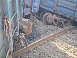 पेंड्रा में मालगाड़ी के 23 डिब्बे डिरेल, 6 ट्रेनें कैंसिल; 9 का रूट डायवर्ट