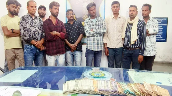 अलग-अगल फड़ों में जुआ खेलते 18 आरोपी गिरफ्तार, लाखों रुपये नगदी और ताश के पत्ते जब्त