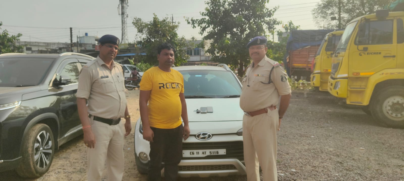 अन्य जमीन को बताकर धोखे से रजिस्ट्री कराकर लाखो रूपया का धोखाधड़ी करने वाले फरार आरोपी को पकड़ने में थाना जांजगीर पुलिस को मिली सफलता