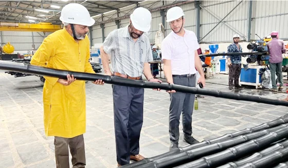 छत्तीसगढ़ के किसान के कायल हुए नितिन गडकरी, बांस से बनाई इको-फ्रेंडली तकनीक, सड़कों और ट्रेनों की होगी सुरक्षा