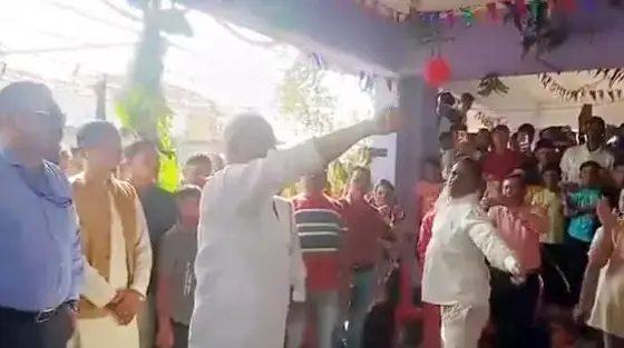 पूर्व CM भूपेश बघेल ने गौरा-गौरी पूजन कार्यक्रम में लगवाया सोंटा
