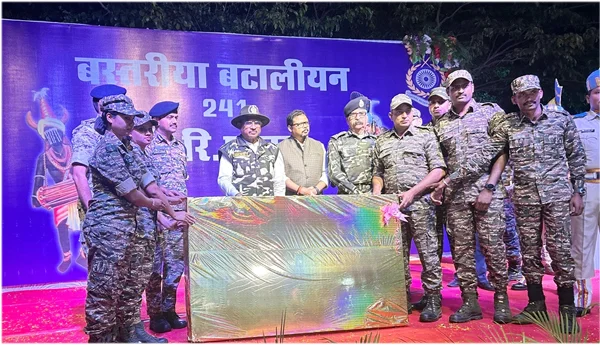 सीएम विष्णुदेव साय ने CRPF कैंप में बिताई रात, जवानों को परोसा खाना, ऐसा करने वाले छत्‍तीसगढ़ के पहले मुख्यमंत्री