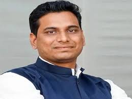 देवेन्द्र यादव की मुश्किलें बढ़ीं: हाई कोर्ट ने फिर बढ़ाई तारीख, अब 9 दिसंबर को होगी अगली सुनवाई