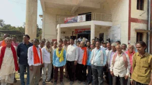 160 की शराब 200 रुपए में बेचने का आरोप, ग्रामीणों ने लगाया 21 हजार का दंड