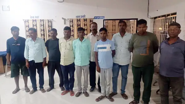 पुलिस ने किया 11 जुआरियों को गिरफ्तार