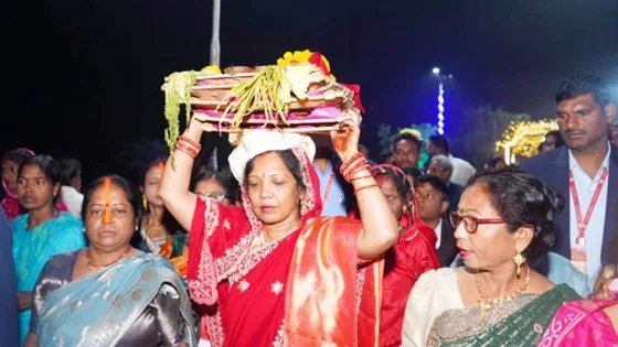 मुख्यमंत्री साय की पत्नी ने भी दिया उगते सूर्य काे अर्घ्य, सुख-समृद्धि की कामना की
