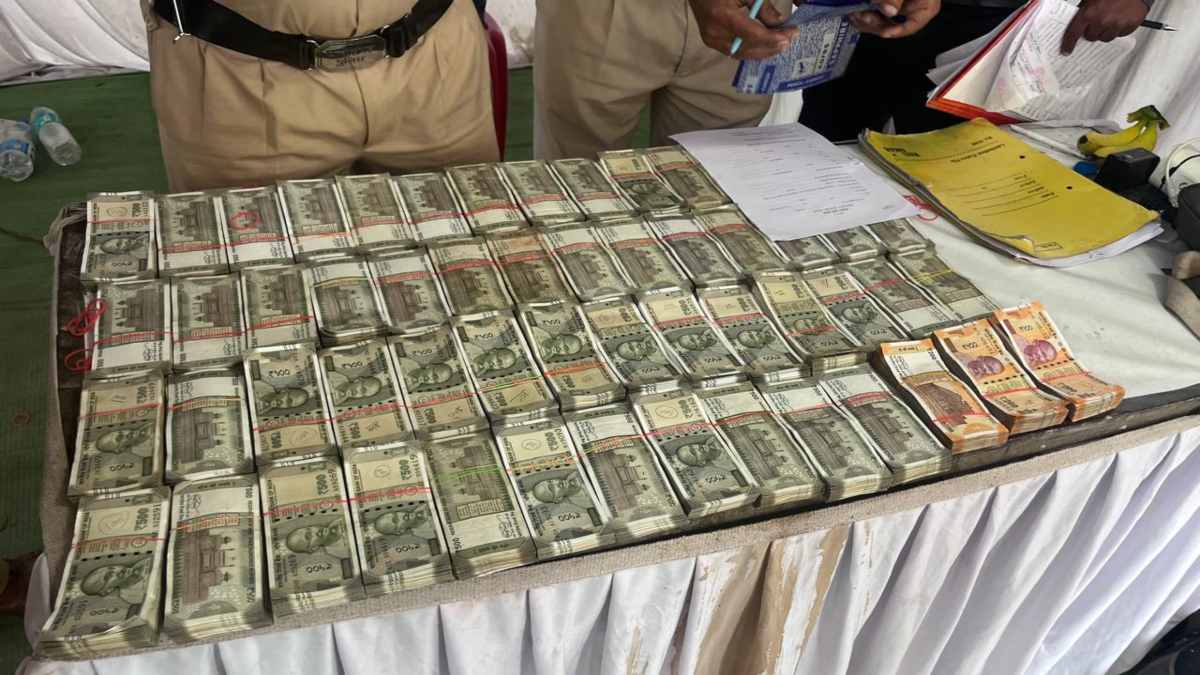राजधानी में कार से 27 लाख कैश जब्त, उपचुनाव चेकिंग अभियान के दौरान पुलिस को मिली बड़ी सफलता