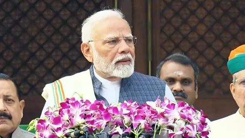 संसद का शीतकालीन सत्र: पीएम मोदी बोले- मुट्ठी भर लोगों की हुड़दंगबाजी से सदन को कंट्रोल करने की कोशिश