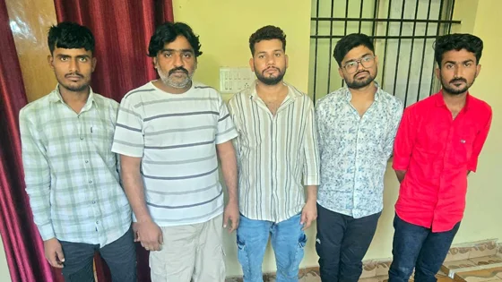 वाट्सएप में दोस्त की डीपी लगाकर लगाया लाखों का चूना, राजस्थान से पांच आरोपी हुए गिरफ्तार…