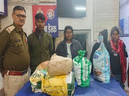 दुर्ग में अवैध शराब और गांजा बेचने वाले पकड़ाए: 6 आरोपियों में 2 नाबालिग भी शामिल, कैश-सोना और गाड़ी जब्त, …
