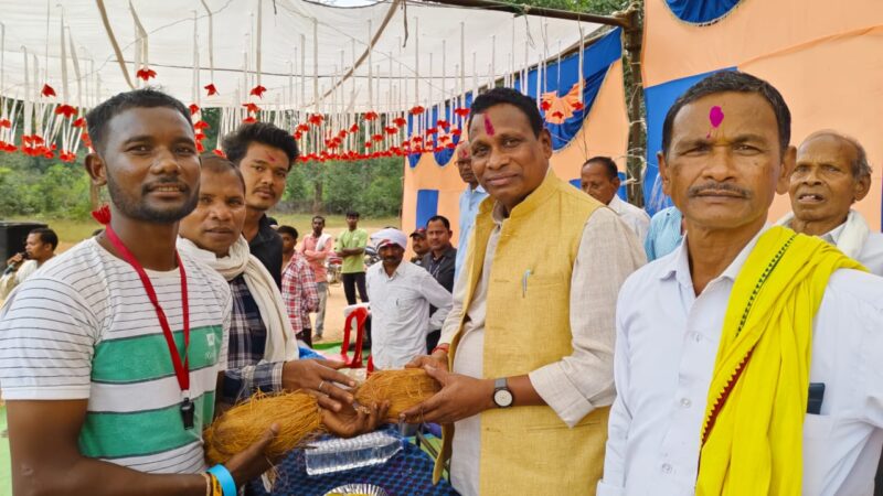 ग्राम जटियातोरा एवं चिंगरमाल पहुंच कबड्डी प्रतियोगिता में शामिल हुए विधायक जनक ध्रुव