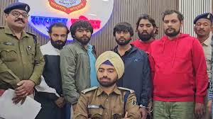 माफियाओं के लिए जमीन से कब्जा खाली कराने वाला गैंग गिरफ्तार, बाइक लूटने के बाद गिरोह का भंडाफोड़