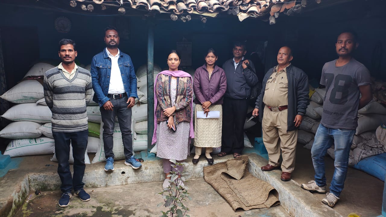 अवैध धान जब्ती पर राजस्व विभाग व टीम की बड़ी कार्यवाही,अलग अलग मामलों में 212 क्विंटल धान जब्त।