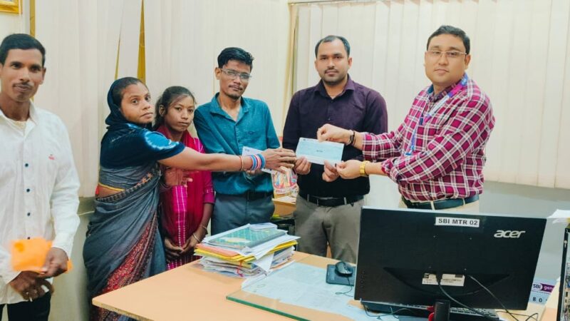 बिहान योजना के माध्यम से प्राप्त हुई बीमित राशि