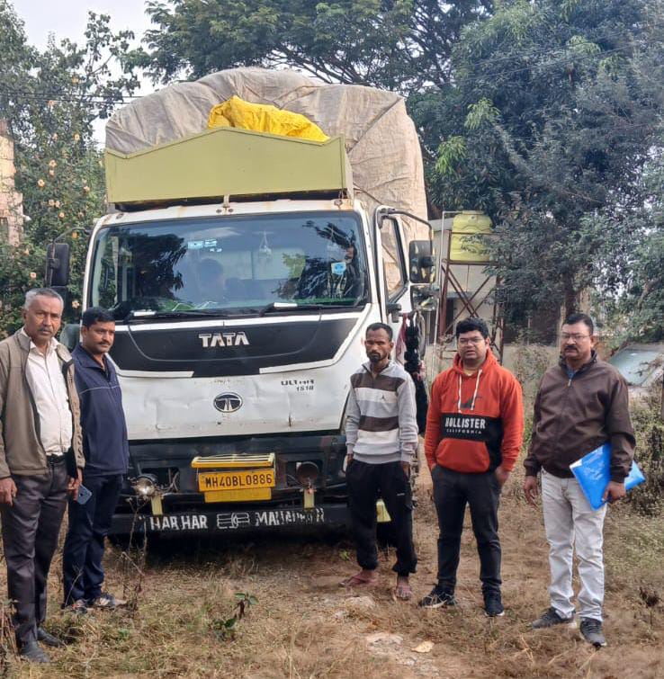 गातापार जंगल चेक पोस्ट पर अवैध परिवहन करते 300 कट्टा धान जब्त