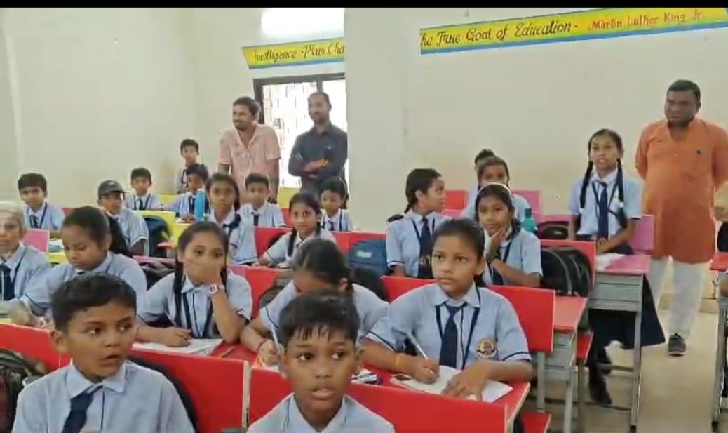 अंबागढ़ चौकी आत्मानंद उत्कृष्ट अंग्रेजी माध्यम स्कूल में बच्चों को बाथरूम जाने से और साफ पानी लेने से रोका जाना अमानवीय कृत्य, मंडल अध्यक्ष