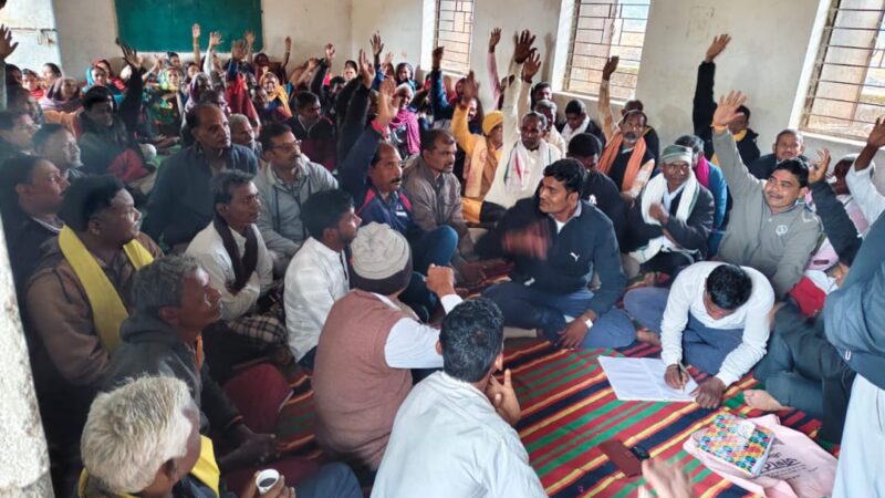 नशा के खिलाफ 20 गांव के ग्रामीण हुए लामबंद रखा महापंचायत का बैठक