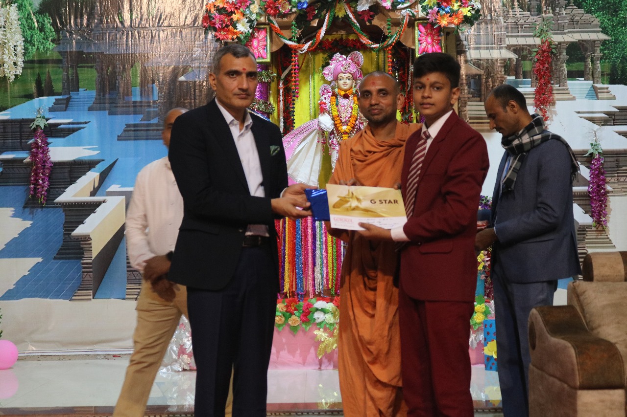 श्रीस्वामिनारायण गुरुकुल में पेरेन्ट स्माइल कार्यक्रम मे शामिल हुये कलेक्टर शर्मा
