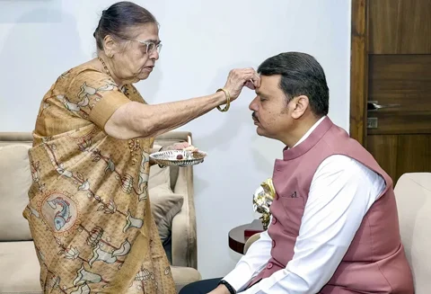 तीसरी बार CM बनेंगे फडणवीस, शपथ से पहले सिद्धिविनायक मंदिर पहुंचे, बप्पा का लिया आशीर्वाद